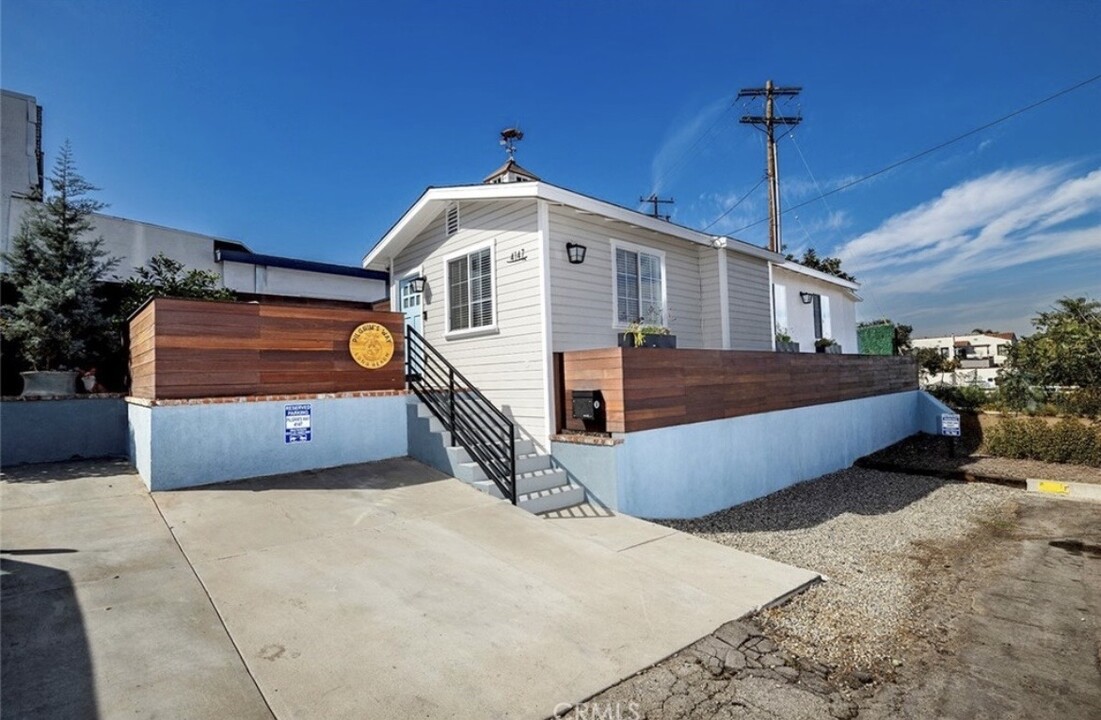 4147 E 7th St in Long Beach, CA - Building Photo