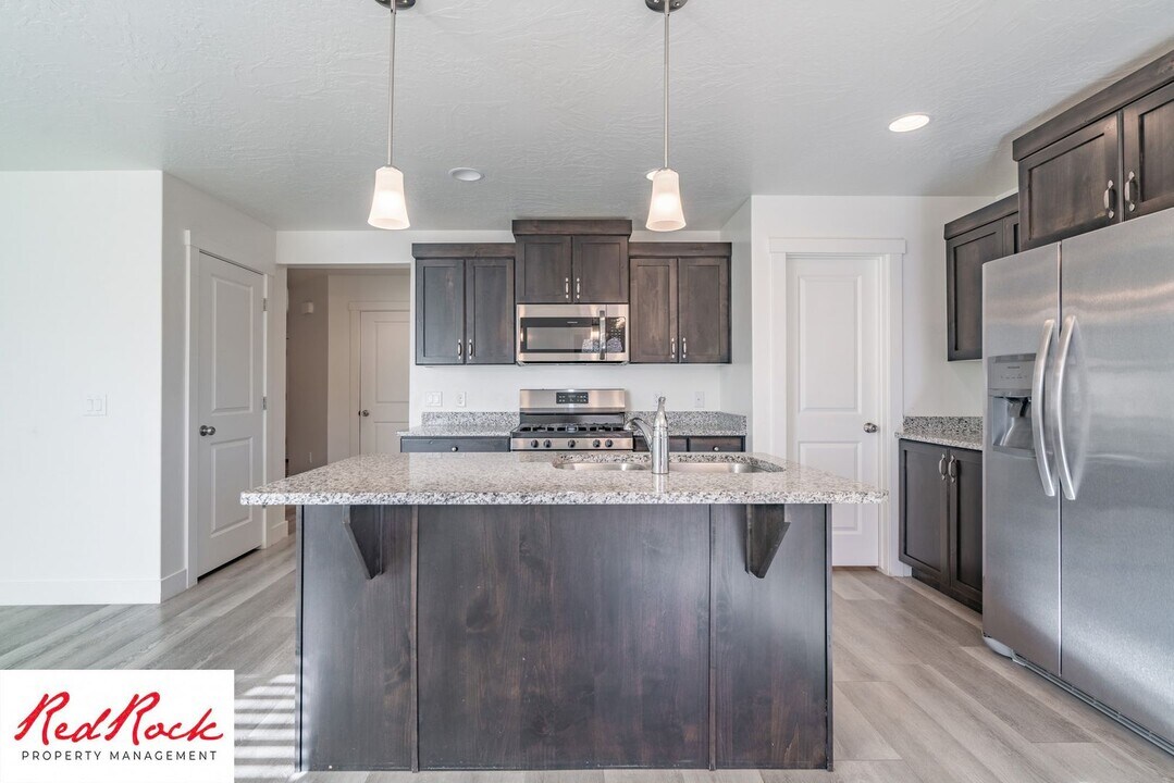 3806 Nova Ct in Saint George, UT - Building Photo
