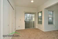 Huntington Ridge Apartments in Denver, CO - Building Photo - Interior Photo