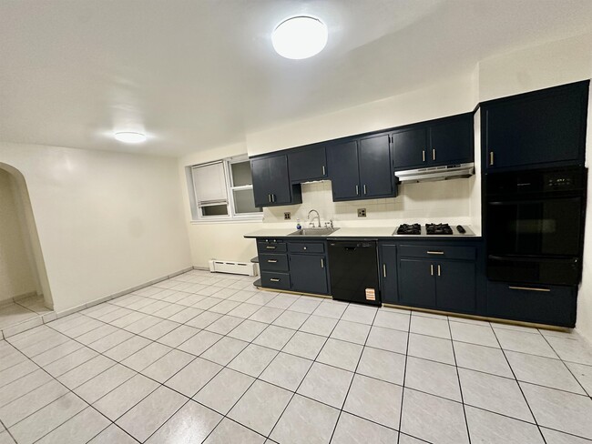 6708 Newkirk Ave in North Bergen, NJ - Building Photo - Building Photo