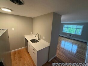 50 Evergreen St, Unit 32 in Boston, MA - Foto de edificio - Building Photo