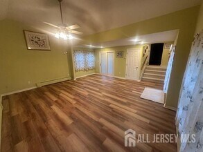 403 Old Georges Rd in North Brunswick, NJ - Building Photo - Building Photo