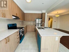 127 Azure Dr in Markham, ON - Building Photo - Building Photo