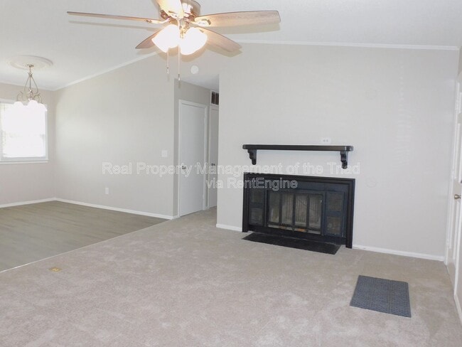 911 Tipperary Dr in Greensboro, NC - Building Photo - Building Photo