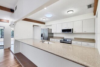 8036 Conservatory Cir in Sarasota, FL - Foto de edificio - Building Photo