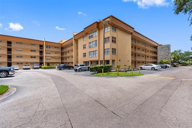 5820 N Church Ave in Tampa, FL - Foto de edificio - Building Photo