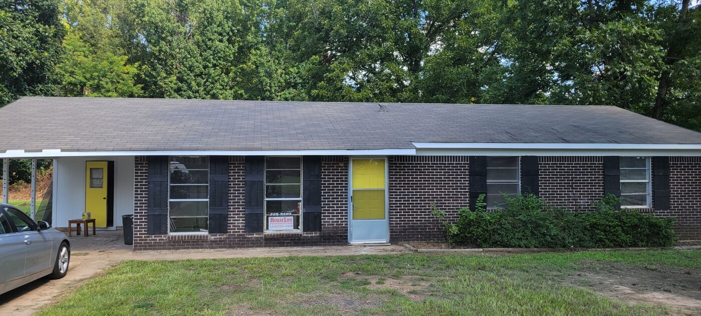 805 Jacobs St in Mansfield, LA - Building Photo