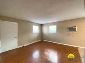 792 Navy St in Fort Walton Beach, FL - Foto de edificio - Building Photo