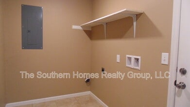 1921 Co Rd 561 in Athens, TN - Foto de edificio - Building Photo