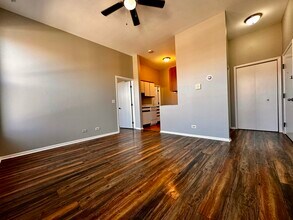 556 W 37th St in Chicago, IL - Building Photo - Building Photo