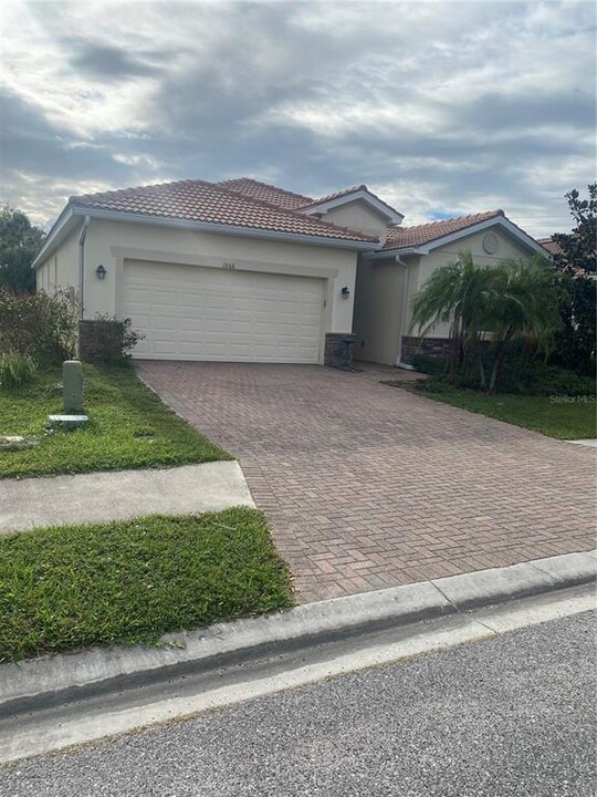 1866 Mesic Hammock Way in Venice, FL - Building Photo