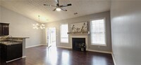 360 Clairidge Ln SW in Lawrenceville, GA - Foto de edificio - Building Photo