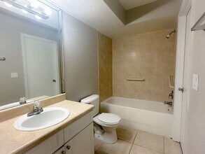 5773 Gatlin Ave-Unit -615 in Orlando, FL - Foto de edificio - Building Photo