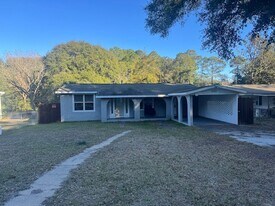 1525 Pearl St S in Crestview, FL - Building Photo