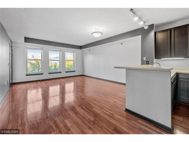 615 N 1st St-Unit -405 in Minneapolis, MN - Building Photo - Building Photo
