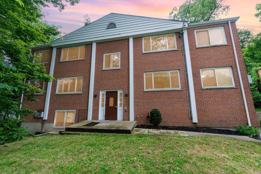 3525 Linwood Ave in Cincinnati, OH - Building Photo