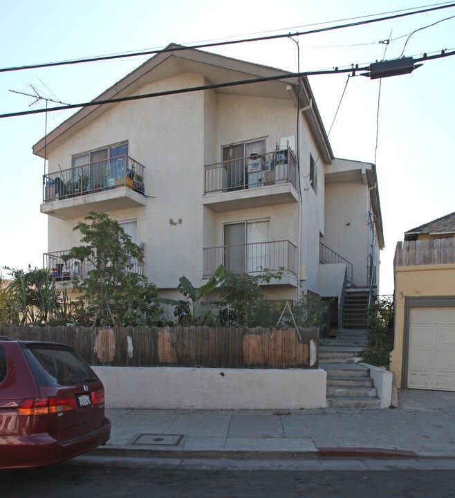 828 N Bunker Hill Ave in Los Angeles, CA - Building Photo