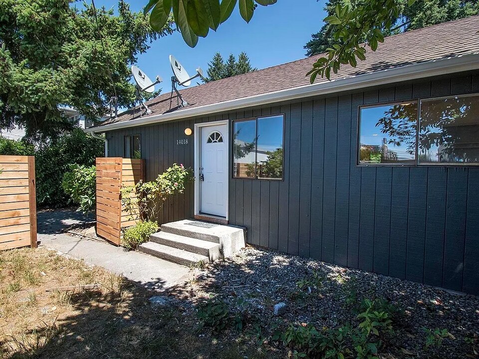 14018 Midvale Ave N in Seattle, WA - Building Photo