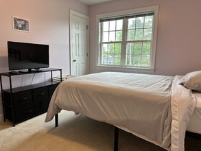 323 Fox Hill Rd in Hampton, VA - Building Photo - Building Photo