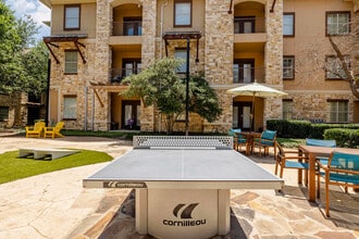 Arioso Apartments & Townhomes in Grand Prairie, TX - Foto de edificio - Building Photo