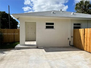 112 N D St in Lake Worth Beach, FL - Building Photo - Building Photo