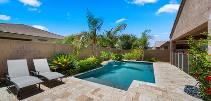 9309 W Orange Dr in Glendale, AZ - Foto de edificio - Building Photo