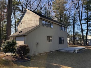 10 Gray Pine Common in Avon, CT - Building Photo - Building Photo