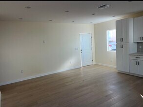 12611 Barbara Ann St, Unit D in North Hollywood, CA - Building Photo - Building Photo