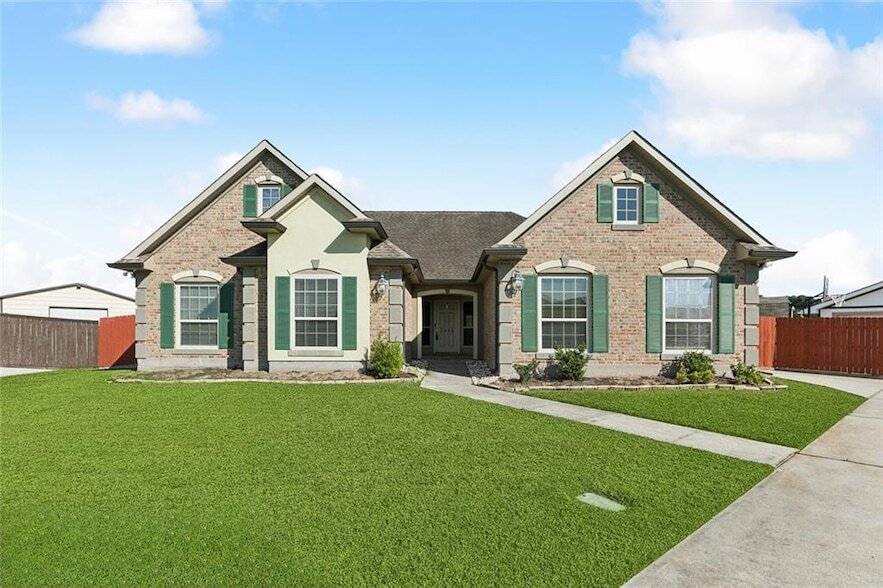 2488 New Iberia Cir in Marrero, LA - Foto de edificio