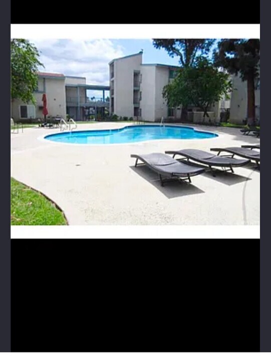 21800 Schoenborn St, Unit 217 in Los Angeles, CA - Building Photo