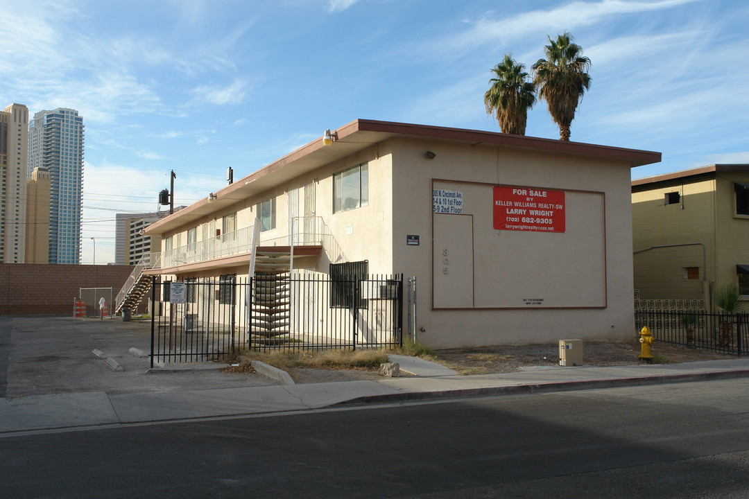 305 W Cincinnati Ave in Las Vegas, NV - Building Photo