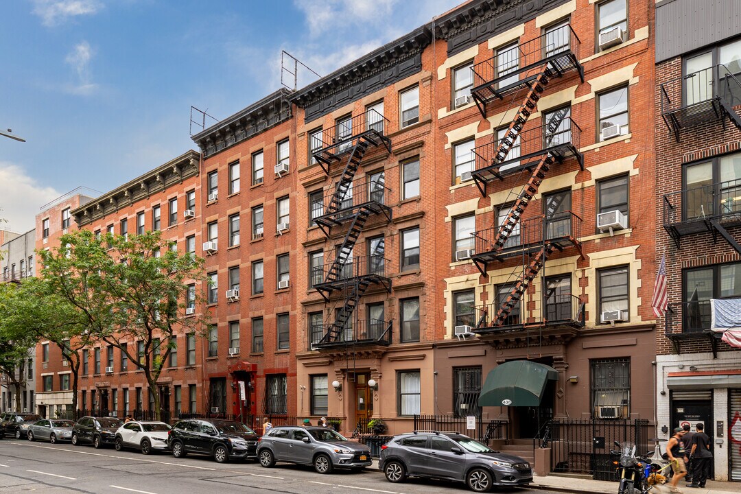 436 W 49th St in New York, NY - Foto de edificio