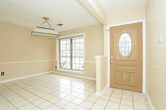 2410 Chanay Ln in Houston, TX - Building Photo - Building Photo