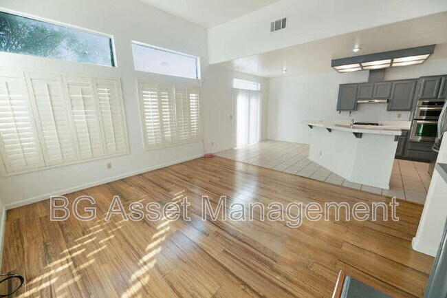 295 Avalon Cir in Pittsburg, CA - Building Photo - Building Photo