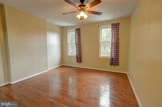 2331 Guilford Ave in Baltimore, MD - Foto de edificio - Building Photo