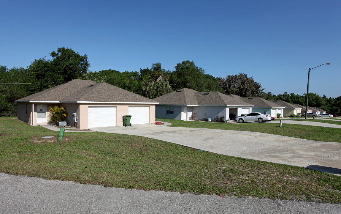 Sunny Side Villas in Leesburg, FL - Foto de edificio