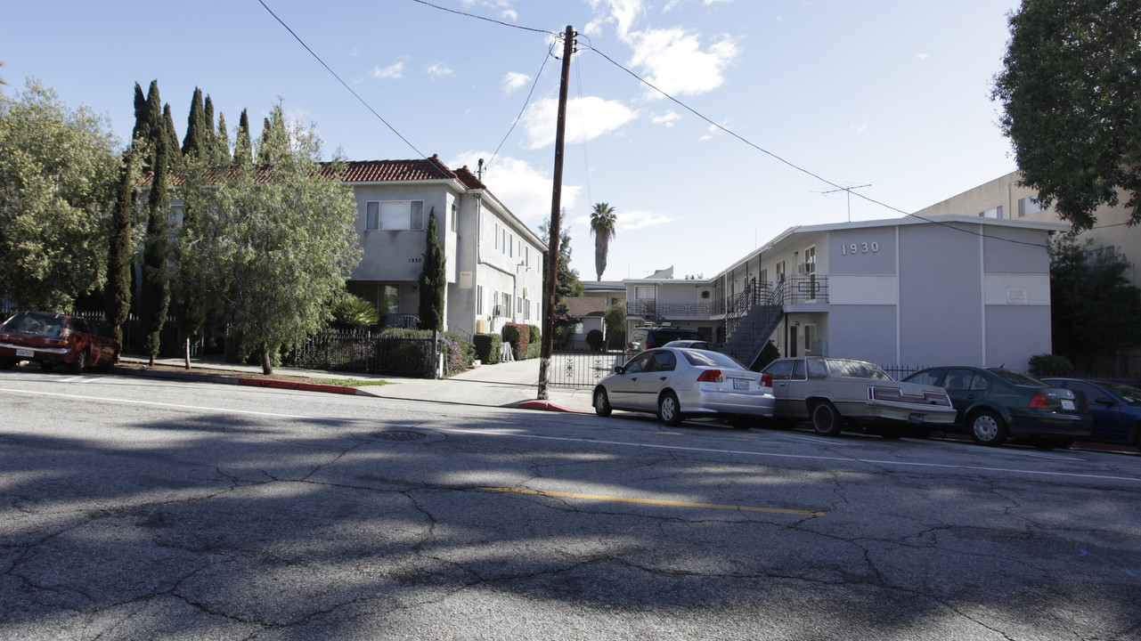 1930-1932 Cheremoya Ave in Los Angeles, CA - Building Photo