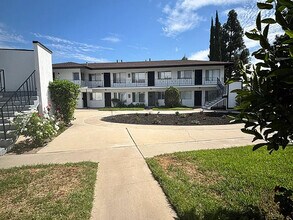 9361 Cellini Ave in Garden Grove, CA - Foto de edificio - Building Photo