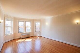 7443 N Claremont Ave in Chicago, IL - Building Photo - Building Photo