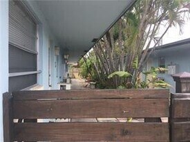2220 N 19th Ave in Hollywood, FL - Building Photo