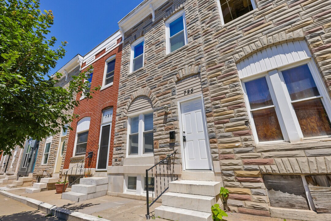725 N Patterson Park Ave in Baltimore, MD - Building Photo