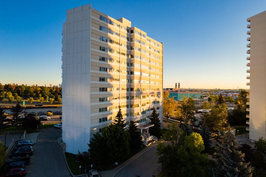 Glenmore Heights Apartments in Calgary, AB - Building Photo