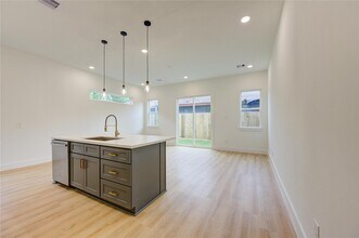 4029 Knoxville St in Houston, TX - Building Photo - Building Photo