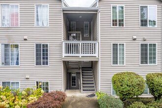 Hunnington House Apartments in Beaverton, OR - Building Photo - Building Photo