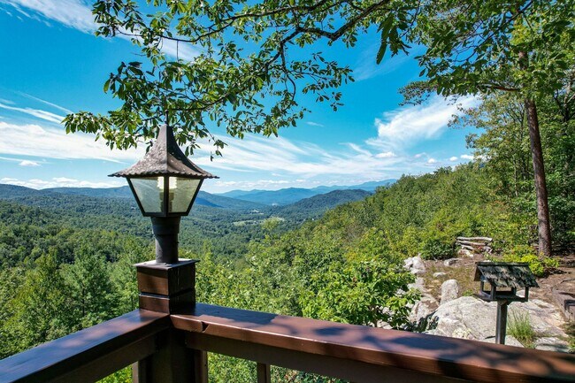 402 Wilderness Dr in Marion, NC - Building Photo - Building Photo
