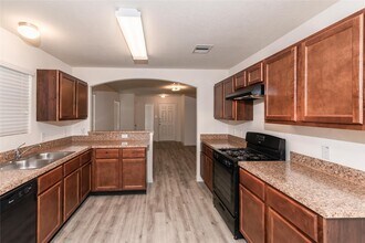 5735 Post Oak Manor Dr in Houston, TX - Building Photo - Building Photo