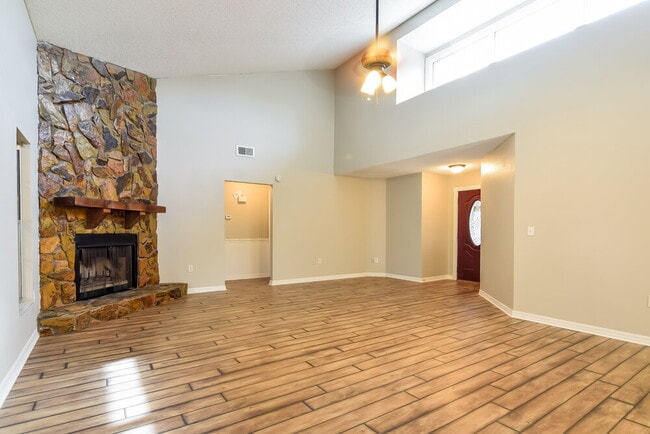 734 Stillview Cir in Brandon, FL - Building Photo - Building Photo