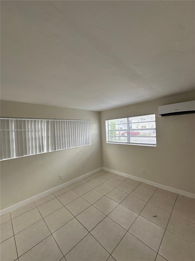11625 Canal Dr in Miami, FL - Building Photo - Building Photo