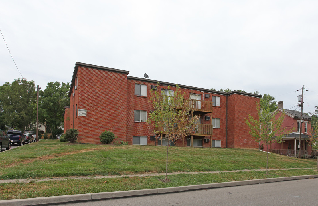 Vendome Courtyard in Cincinnati, OH - Building Photo