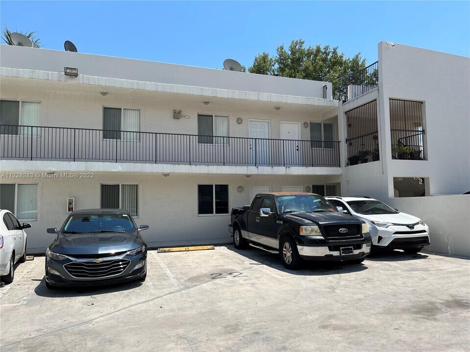 181 NW 47th Ave-Unit -2 in Miami, FL - Building Photo